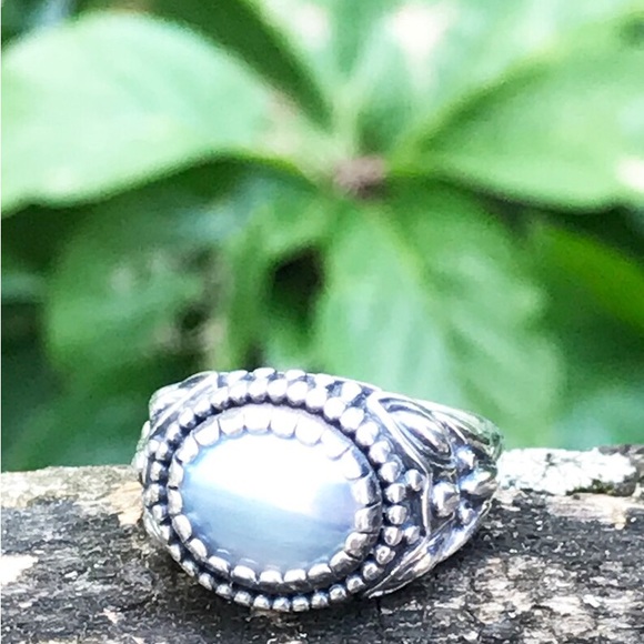 Mother of Pearl Handmade Vintage Ring 926 Sterling Silver Size 8 - Picture 4 of 7